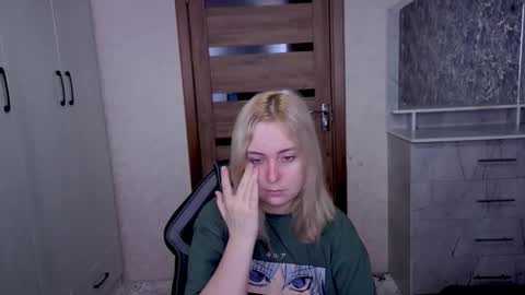 Snapshot of kristy_fran chatting on March 2026 03:12:01 AM Kristy online show from March 2026 03:12:01 AM