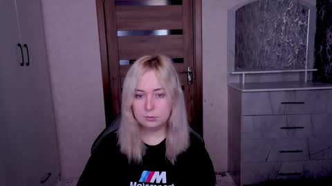 Snapshot of kristy_fran chatting on April 2026 04:57:01 AM Kristy online show from April 2026 04:57:01 AM