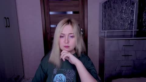 Snapshot of kristy_fran chatting on April 2026 12:21:02 AM Kristy online show from April 2026 12:21:02 AM