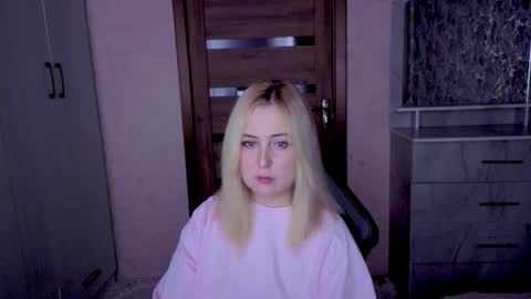 Snapshot of kristy_fran chatting on April 2026 10:21:02 PM Kristy online show from April 2026 10:21:02 PM