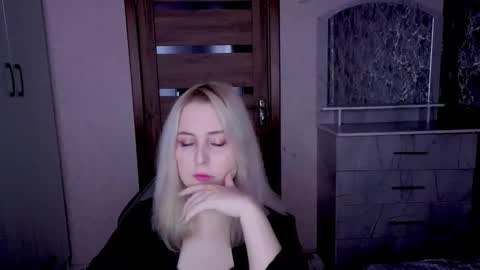 Snapshot of kristy_fran chatting on April 2026 09:09:01 PM Kristy online show from April 2026 09:09:01 PM