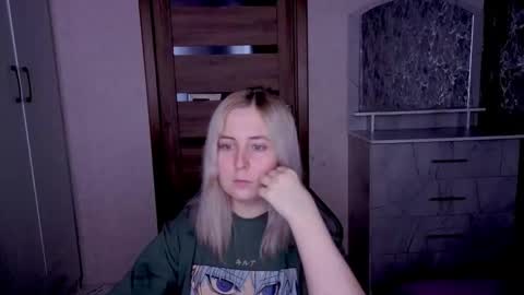 Snapshot of kristy_fran chatting on April 2026 07:28:02 PM Kristy online show from April 2026 07:28:02 PM