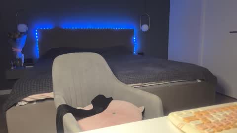 Kristi online show from December 2025 04:17:02 AM