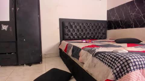 krixty online show from October 2025 07:25:01 PM