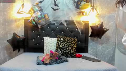 Snapshot of krystal_taylor23 chatting on October 2025 12:17:01 PM Kystal Taylor online show from October 2025 12:17:01 PM