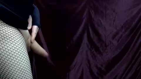 Krystalkummingss online show from November 2025 03:52:02 PM