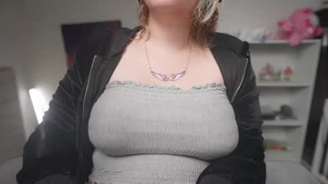 Krystal Syx online show from September 2025 05:28:01 PM