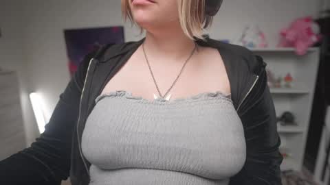 Krystal Syx online show from October 2025 10:51:02 PM