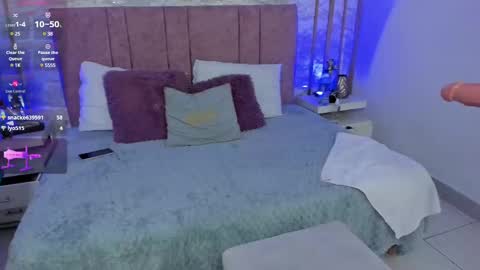 Snapshot of kuitty_sara chatting on February 2025 12:09:02 PM SARA online show from February 2025 12:09:02 PM