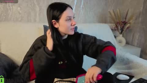 Snapshot of kvetachka chatting on November 2025 01:05:01 AM Kvetachka Thu-Sun 0900am-1500pmGTM2 online show from November 2025 01:05:01 AM