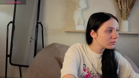 Snapshot of kvetachka chatting on November 2025 12:43:02 AM Kvetachka Thu-Sun 0900am-1500pmGTM2 online show from November 2025 12:43:02 AM