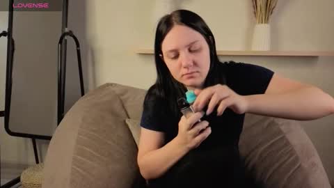 Snapshot of kvetachka chatting on November 2025 01:39:02 AM Kvetachka Thu-Sun 0900am-1500pmGTM2 online show from November 2025 01:39:02 AM