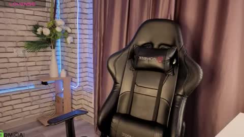 Snapshot of kvetachka chatting on December 2025 12:49:02 AM Kvetachka Thu-Sun 0900am-1500pmGTM2 online show from December 2025 12:49:02 AM