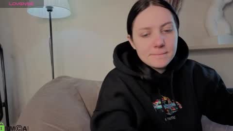 Snapshot of kvetachka chatting on December 2025 01:24:01 AM Kvetachka Thu-Sun 0900am-1500pmGTM2 online show from December 2025 01:24:01 AM