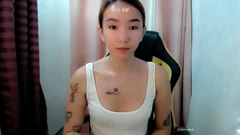 Snapshot of kweenie1026 chatting on April 2026 07:49:01 PM kweenie1026 online show from April 2026 07:49:01 PM