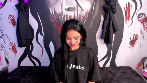 Snapshot of kylie_foxx1 chatting on December 2024 01:00:01 PM submissive demon Please help me to reach 500 thumbs up online show from December 2024 01:00:01 PM