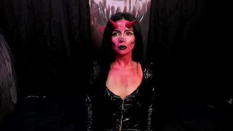 Snapshot of kylie_foxx1 chatting on October 2025 10:34:02 PM submissive demon Please help me to reach 500 thumbs up online show from October 2025 10:34:02 PM