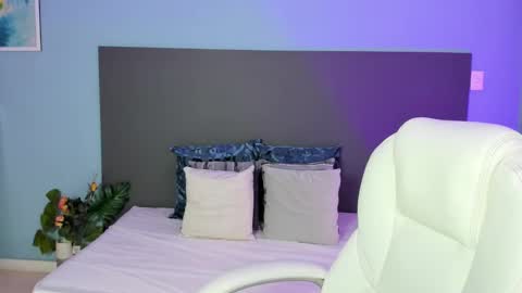 Kylie Reyes  online show from February 2025 07:00:01 PM