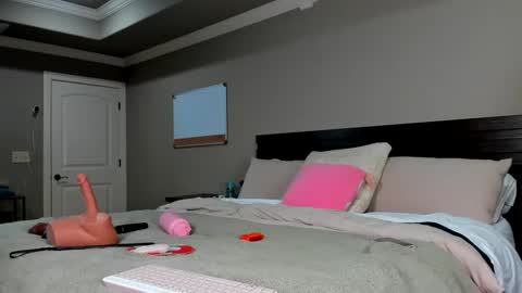 Kylie online show from October 2025 01:52:02 PM