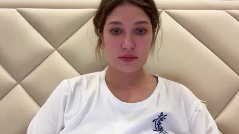 Snapshot of kylieblond chatting on April 2026 10:10:02 PM Din online show from April 2026 10:10:02 PM