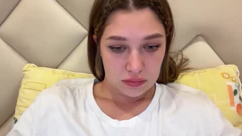 Snapshot of kylieblond chatting on April 2026 09:40:02 PM Din online show from April 2026 09:40:02 PM