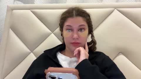 Snapshot of kylieblond chatting on April 2026 09:39:01 PM Din online show from April 2026 09:39:01 PM