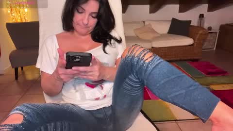 Kylie  online show from October 2025 02:18:02 PM