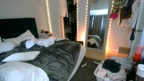 Snapshot of kylienotjenneer chatting on April 2026 07:19:01 PM kylie not jenner online show from April 2026 07:19:01 PM