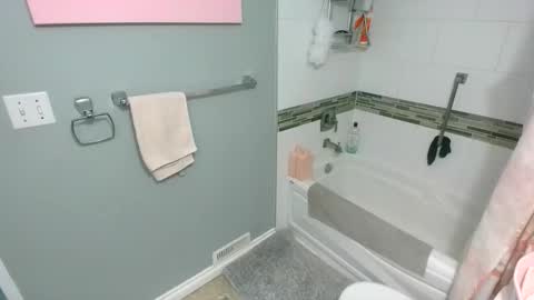 Snapshot of kylienotjenneer chatting on April 2026 08:20:01 PM kylie not jenner online show from April 2026 08:20:01 PM