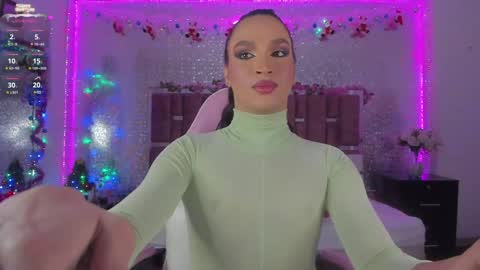 Snapshot of kylievictoria_ chatting on December 2024 02:57:01 AM Kylie online show from December 2024 02:57:01 AM