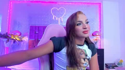 Snapshot of kylievictoria_ chatting on October 2025 04:57:02 AM Kylie online show from October 2025 04:57:02 AM