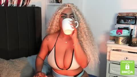 kylie white boobs online show from November 2025 04:29:01 PM