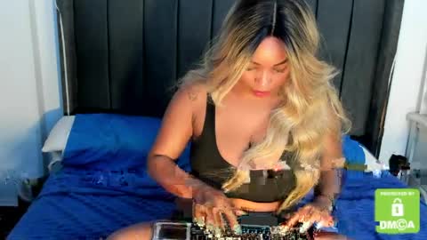 kylie white boobs online show from April 2026 10:20:01 PM