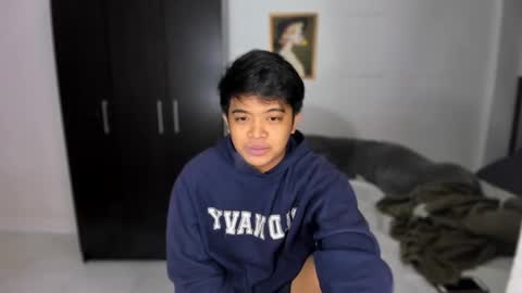 Snapshot of kyll_collins chatting on December 2024 07:17:01 AM kyll_collins online show from December 2024 07:17:01 AM