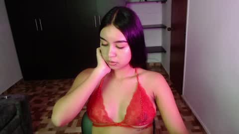 Snapshot of kyra_fox_ chatting on April 2026 02:00:02 PM Kyra online show from April 2026 02:00:02 PM