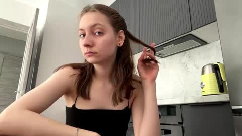 Snapshot of kyragraise chatting on June 2026 12:18:01 PM Kira online show from June 2026 12:18:01 PM