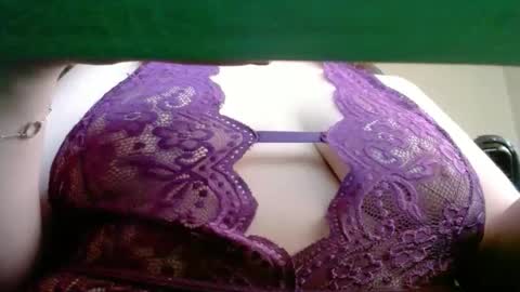 kyrradavis online show from October 2025 08:47:01 AM