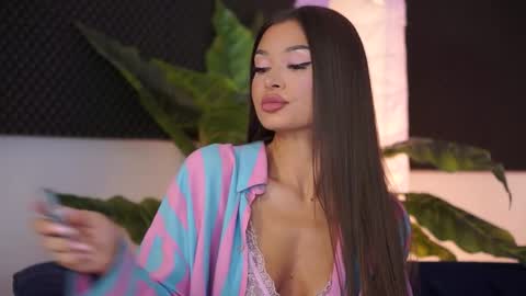 Kyssa online show from September 2025 06:07:01 PM