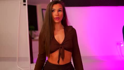 Kyssa online show from December 2025 08:25:01 PM