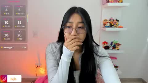 Snapshot of kyy_isa chatting on September 2025 05:02:02 PM IG online show from September 2025 05:02:02 PM