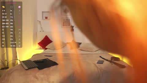 Snapshot of l1ttle_kiki chatting on October 2025 02:28:01 PM Viktoria White online show from October 2025 02:28:01 PM