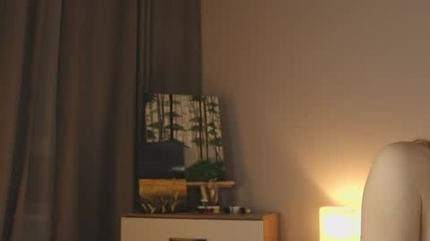 Snapshot of la_belle_ chatting on October 2025 06:06:01 PM Alice online show from October 2025 06:06:01 PM