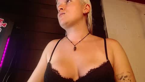 Snapshot of la_femme_fatale_ chatting on March 2025 12:33:02 AM Hanna FREE ONLYFANS  online show from March 2025 12:33:02 AM