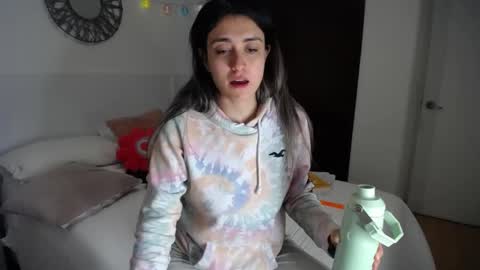Snapshot of la_rola_ chatting on April 2026 03:00:02 AM Catalina online show from April 2026 03:00:02 AM