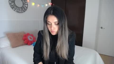Snapshot of la_rola_ chatting on June 2026 09:47:02 AM Catalina online show from June 2026 09:47:02 AM