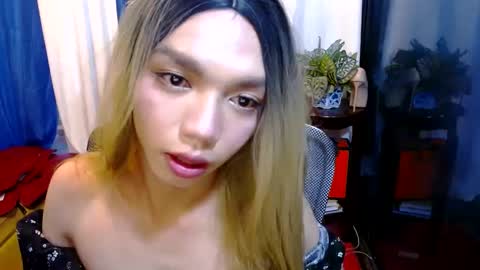 Laura online show from January 2025 11:18:02 PM