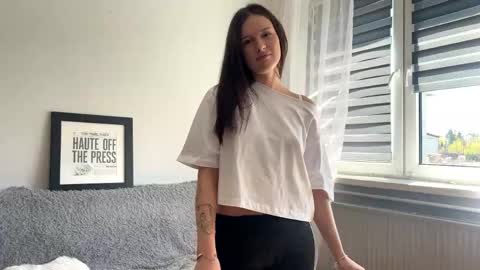 Snapshot of lacecurl chatting on April 2026 10:24:01 AM Emma online show from April 2026 10:24:01 AM