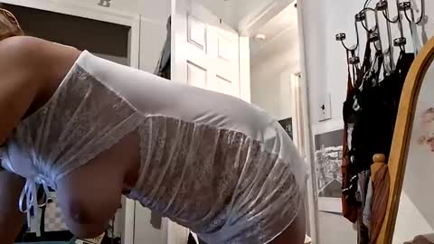 Snapshot of lacybell chatting on April 2026 05:13:01 AM lacybell online show from April 2026 05:13:01 AM