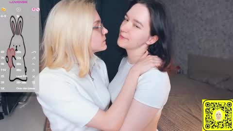 Violet and Isabel online show from June 2026 07:13:01 PM