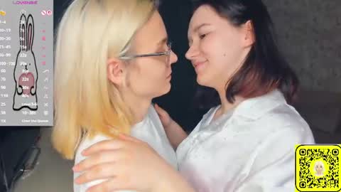 Violet and Isabel online show from June 2026 07:12:02 PM